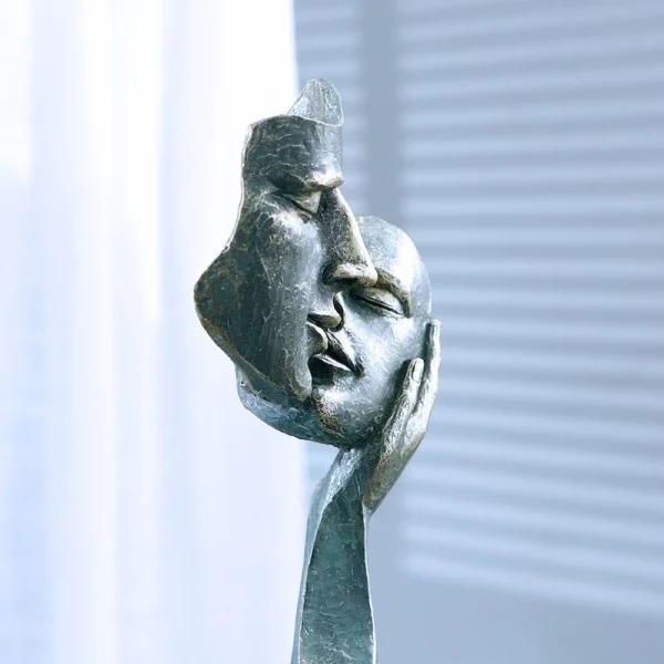 "Silence is Golden Couple Sculpture - European Resin Face Statue - Abstract Love Art for Home Decor